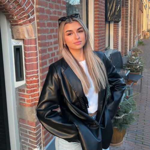 ESMEE ZIZZY