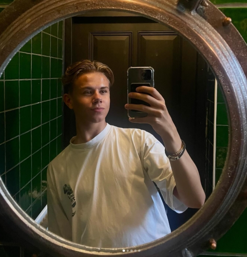 SAM VLOOTHUIS